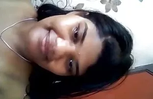 XXX Flickorna postade privata sex filmer fotot hänger upp framför den gamla byn