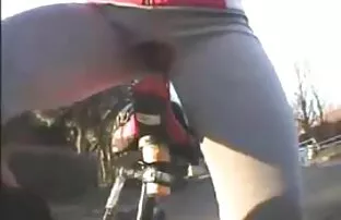 XXX Här kramar mormor sexfilm varandra på soffan