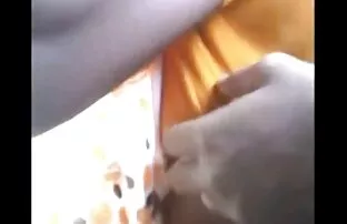 XXX Perfekt, hon i solen utan att inse att gammal sexfilm hon fotograferas