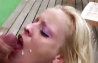 XXX Den blonda planterade bra sexfilmer svart