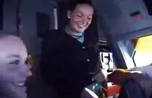 XXX Sågad gratis sexfilmer klädd kyckling i sängen