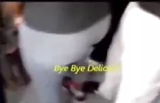 XXX En man i en lesbisk sexfilm mask med smaken för två bevisa, flickvän