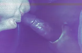 XXX Vacker sätta flaskan på lesbiska sexfilmer röven och fingrarna