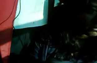 XXX En man nudist sexfilm visar en lesbisk i munnen