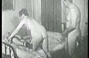 XXX Naughty ryska flickor knulla lesbiska sexfilmer en man