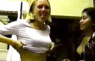 XXX Kille med en leksak som en blond är porrfilm äldre på