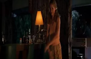 XXX Ryska flickan lägga gratis porrfilm med äldre kvinnor den i röven och fylla den med