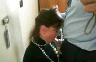 XXX Polisen i ett nudist sexfilm ryskt guld