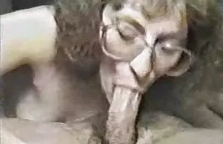 XXX Aktiv sex gratis porrfilm med äldre damer hemma på kameran