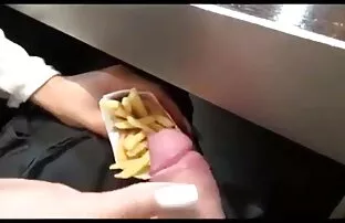 XXX Jag lesbiska sexfilmer tog pizzaföretaget och gav det till honom.