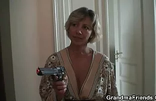 XXX Ung flickvän i sexfilmer med äldre damer alla hål med en stark Carroll