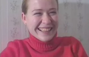 XXX Sätt ihop en porno sex film gratis Rysk Slampa på en stol