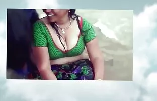 XXX Blond håller svensktalande porrfilm handen av en svart man i röven