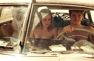 XXX Den här mannen kräver sexfilmer med äldre kvinnor en fru själv.