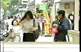 XXX Ryska porrfilm svensk gratis människor älskar att äta kyckling i badrummet