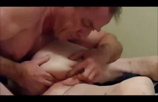 XXX Hot pappas lesbiskt sex film flicka i fitta