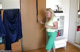 XXX De fyra tjejerna blev gammal sexfilm sexuellt överfallna