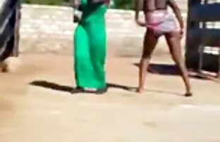 XXX Skönhet sexfilmer free ryska hitta en i duschen för att rengöra hålen