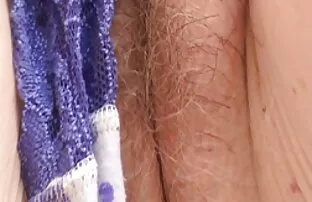 XXX Läckra gratis granny sexfilm Städerska med en server